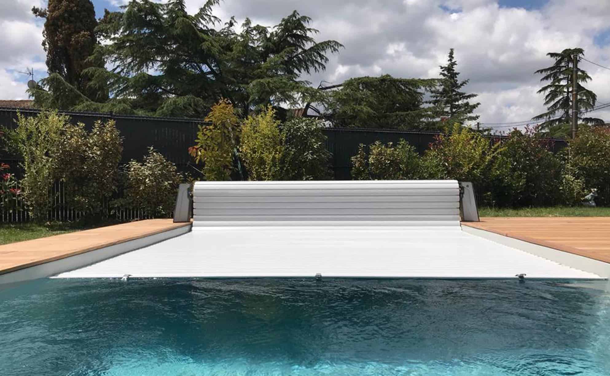 Volet hors sol piscine avec lames en PVC